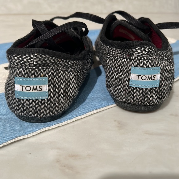 TOMS ๐ slip on sneakers ๐ size 8 ๐ New w/o tag - Picture 7 of 7
